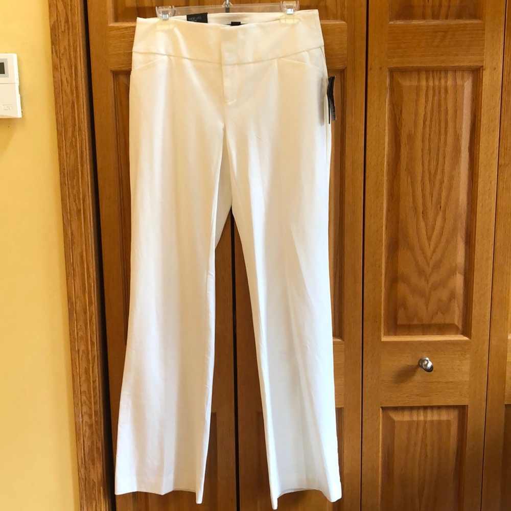NWT INC International Concepts stretch white flare leg dress pants in size 2.